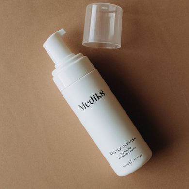 Очищающая увлажняющая пенка с розмарином Medik8 Gentle Cleanse Hydrating Rosemary Foam 150 мл - основное фото