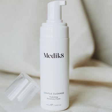 Очищающая увлажняющая пенка с розмарином Medik8 Gentle Cleanse Hydrating Rosemary Foam 150 мл - основное фото