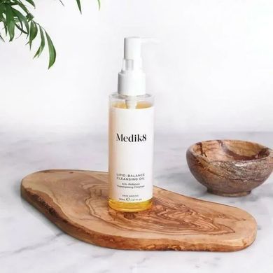 Очищувальна олія для обличчя Medik8 Lipid-Balance Cleansing Oil 140 мл - основне фото