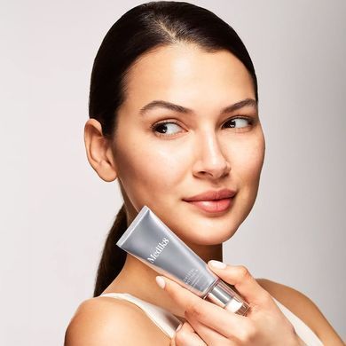Ночная сыворотка со стабильным ретиналем 0,01% А Medik8 Crystal Retinal 1 Night Serum 30 мл - основное фото