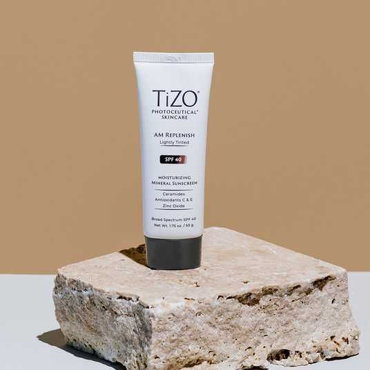 ᐉ Зволожувальний сонцезахисний крем з легким відтінком SPF 40