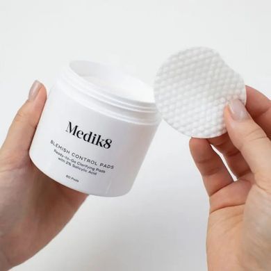 Отшелушивающие пады с салициловой кислотой Medik8 Blemish Control Pads 60 шт - основное фото