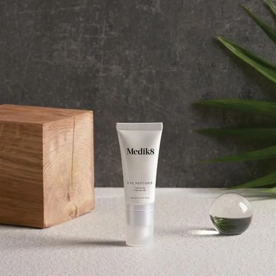 Укрепляющий гель для зоны вокруг глаз Medik8 Eyelift Peptides Age-Defying Firming Gel 15 мл - основное фото
