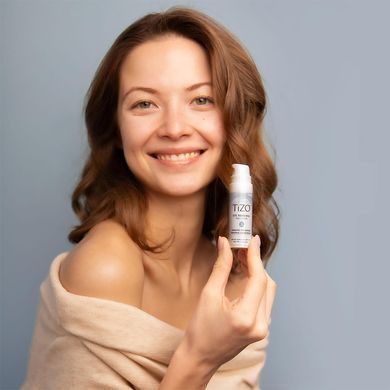 Сонцезахисний крем для зони навколо очей SPF 20 TiZO Eye Renewal Non-Tinted SPF 20 15 г - основне фото