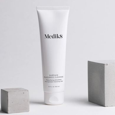 Гель для умывания с кислотами и экстрактом мангостина Medik8 Surface Radiance Cleanse 150 мл - основное фото