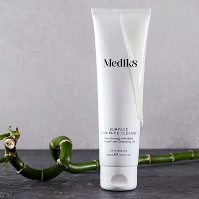 Гель для умывания с кислотами и экстрактом мангостина Medik8 Surface Radiance Cleanse 150 мл - основное фото