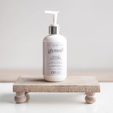 Очищувальний засіб з мигдальною кислотою GlyMed Plus Idyllic Cleanser With 3% Mandelic Acid 236 мл - основне фото