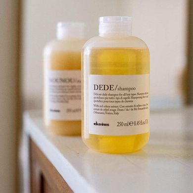 Деликатный ежедневный шампунь Davines Essential Haircare Dede Shampoo 250 мл - основное фото